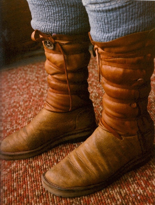 high wraparound boot
